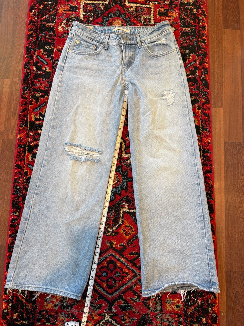 Levi’s premium Low Loose wide leg Jean size 28